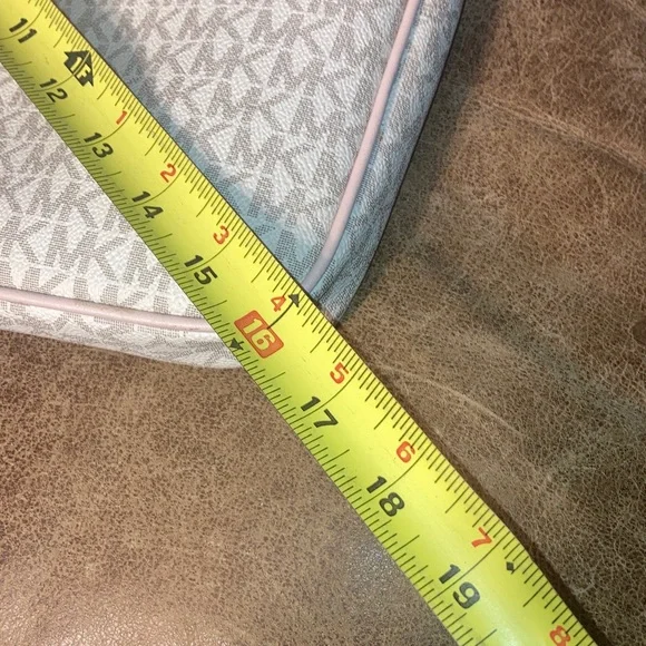 Michael Kors Blush and Cream Laptop Case - Picture 7 of 9